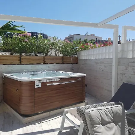 Sitges Spaces Mediterranean Apartments- 9 Bedrooms, 8 Bathrooms, 130 M2 Terrace, Centre Sitges- Sleeps 18 Apartman *