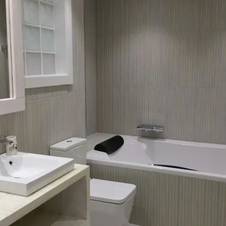 Sitges Spaces Mediterranean Apartments- 9 Bedrooms, 8 Bathrooms, 130 M2 Terrace, Centre Sitges- Sleeps 18 Apartman *